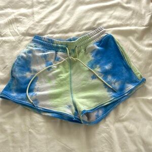 Women’s M White Fox tye dye shorts